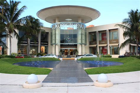 luxury mall cancun.